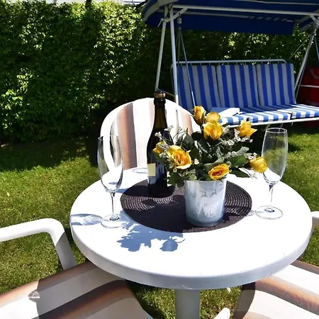 Grosse In Mit Grossem Garten Und Meerblick
