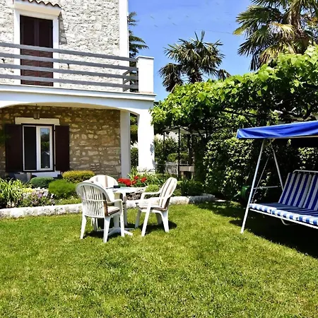 Grosse In Mit Grossem Garten Und Meerblick Umag