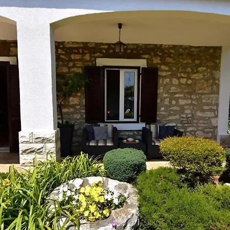 Grosse In Mit Grossem Garten Und Meerblick * Umag