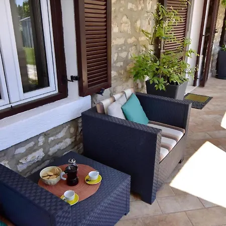Grosse In Mit Grossem Garten Und Meerblick