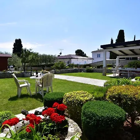 Apartment Grosse In Mit Grossem Garten Und Meerblick
