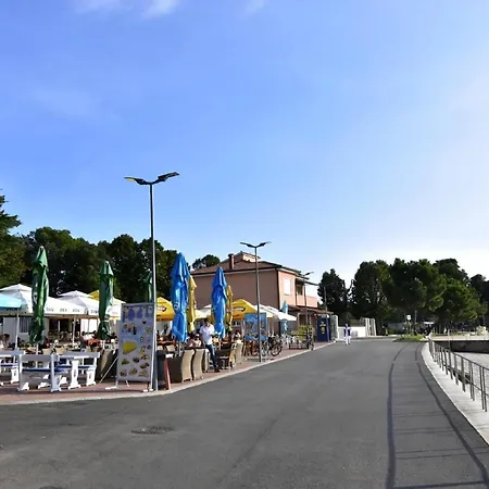 Grosse In Mit Grossem Garten Und Meerblick * Umag